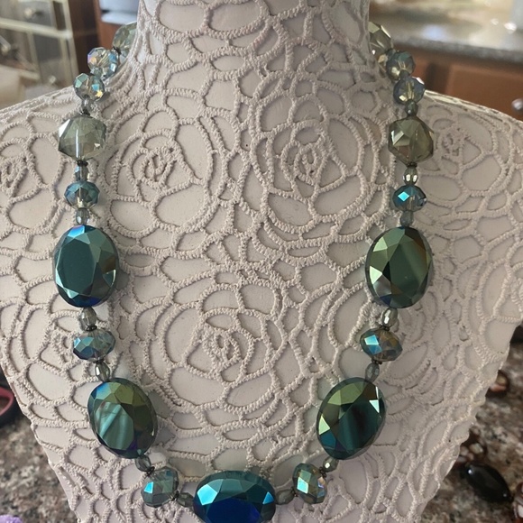 2 Pc Green Crystals & Sterling Silver .925 Necklace & Earrings Set - Picture 1 of 10